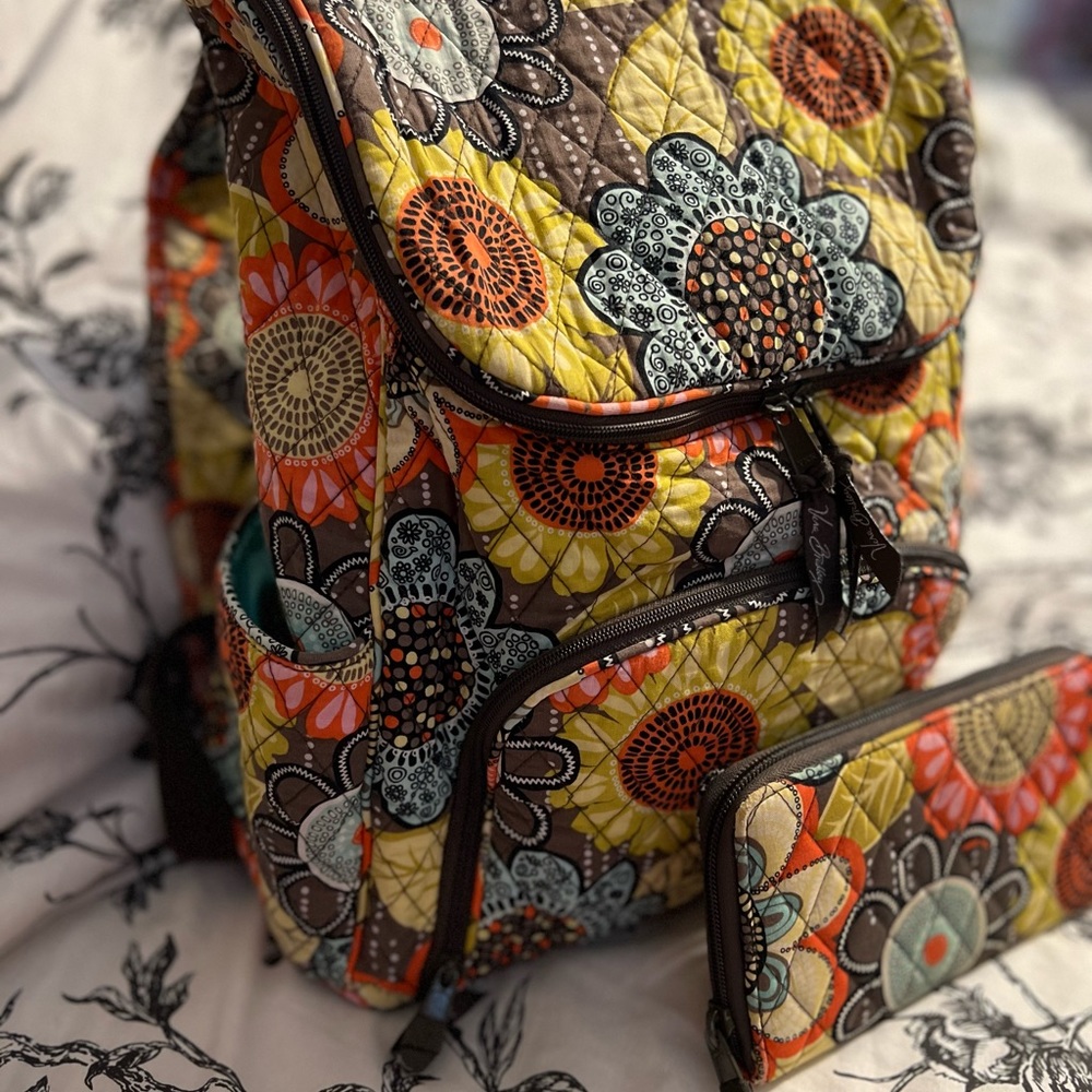 💕🌼Vera Bradley backpack and wallet brown with orange teal flowers